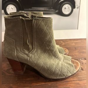 Toms Women’s Ankle Booties Olive Green Side‎ Zip Peep Toe Block Heel Sz 8